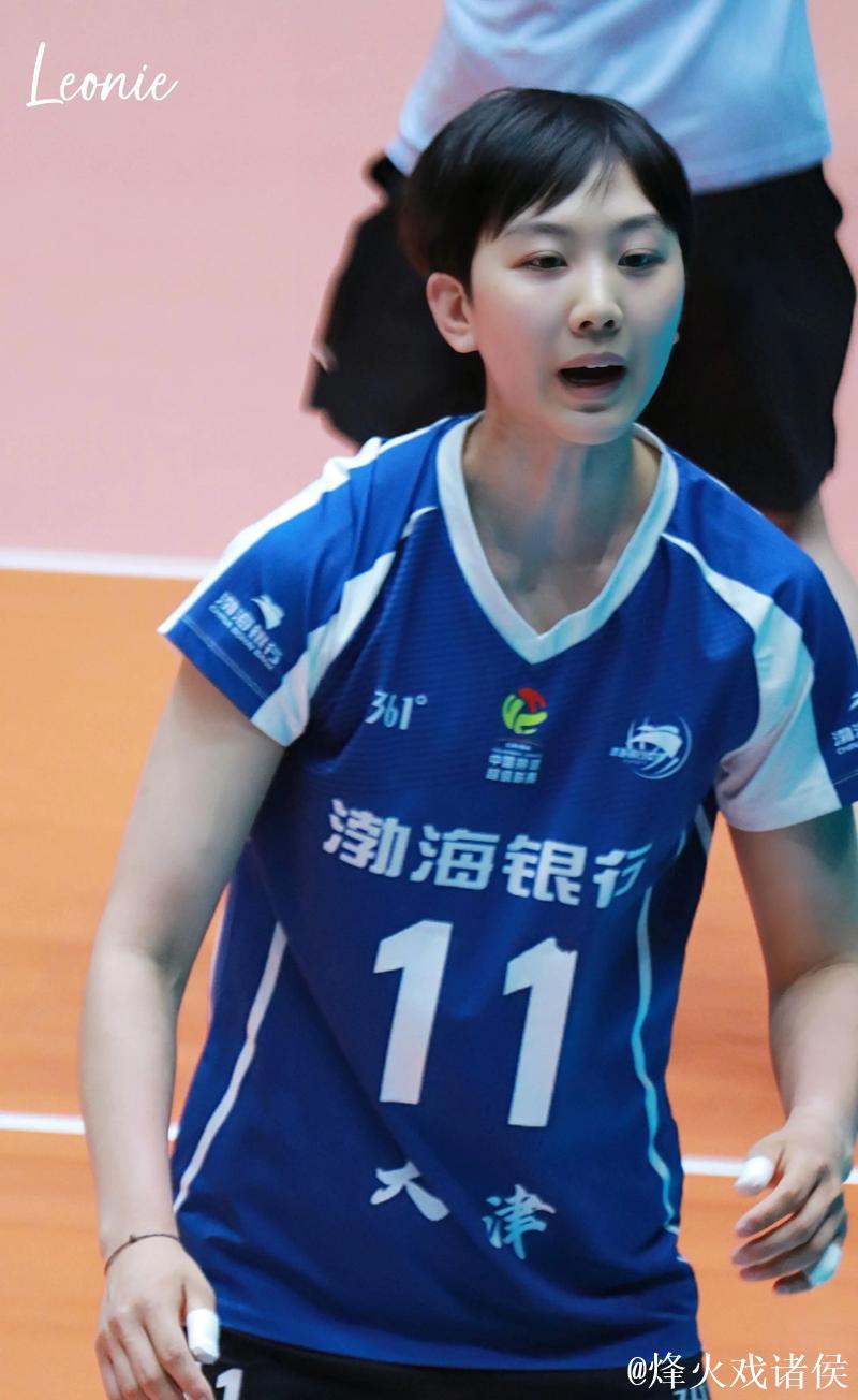 陈博雅未进入天津女排联赛第一阶段名单就被退役,尤其是王喆一句话引发众多疑问,俱乐部内部操作引发广泛争议和质疑 陈博雅未进入天津女排联赛第一阶段名单就被退役,尤其是王喆一句话引发众多疑问,俱乐部内部操作引发广泛争议和质疑